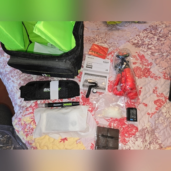 BRAND NEW Sony ZV-E10 Mirrorless camera - Picture 10 of 13